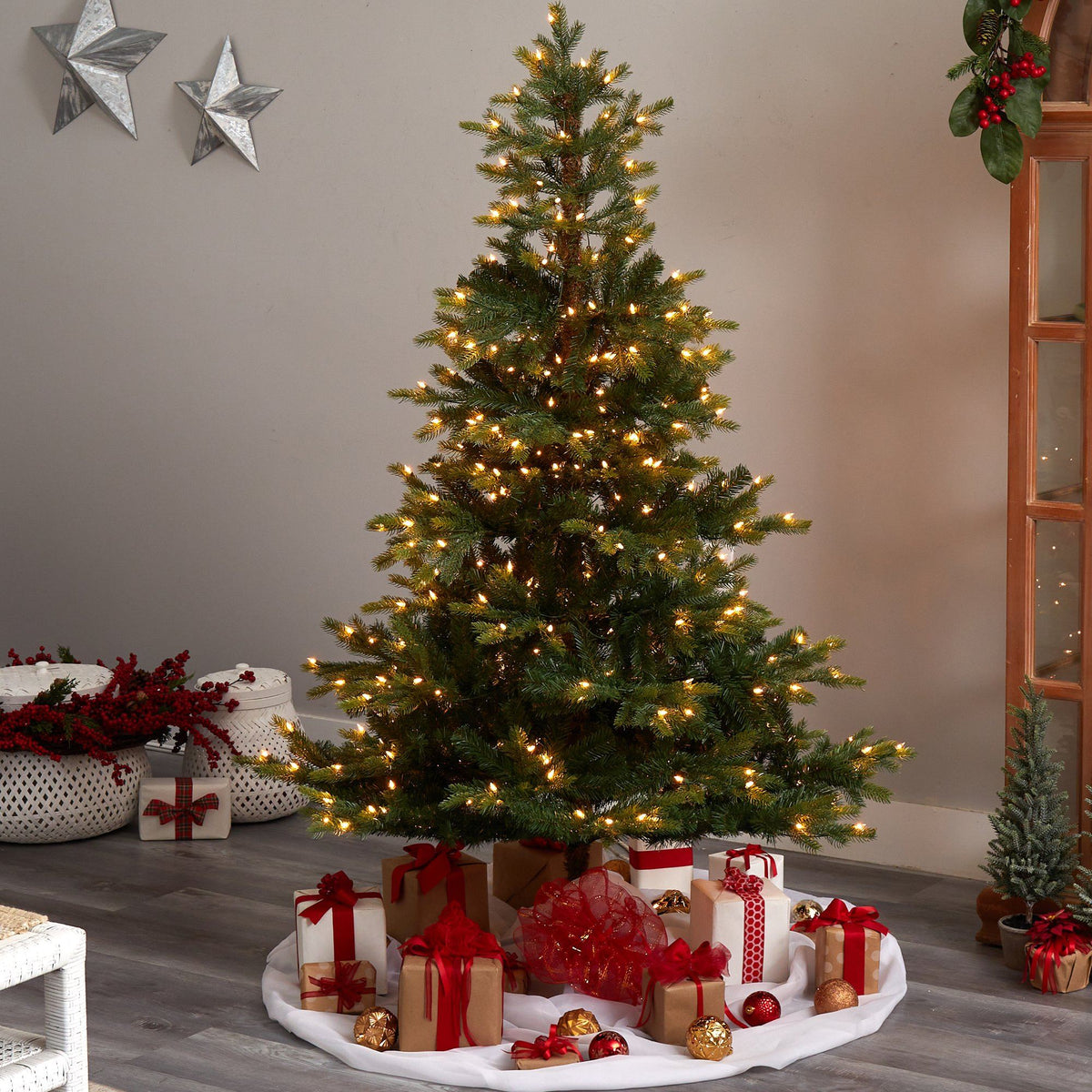 6' North Carolina Spruce Artificial Christmas Tree with 350 Clear Lights and 631 Bendable Branches