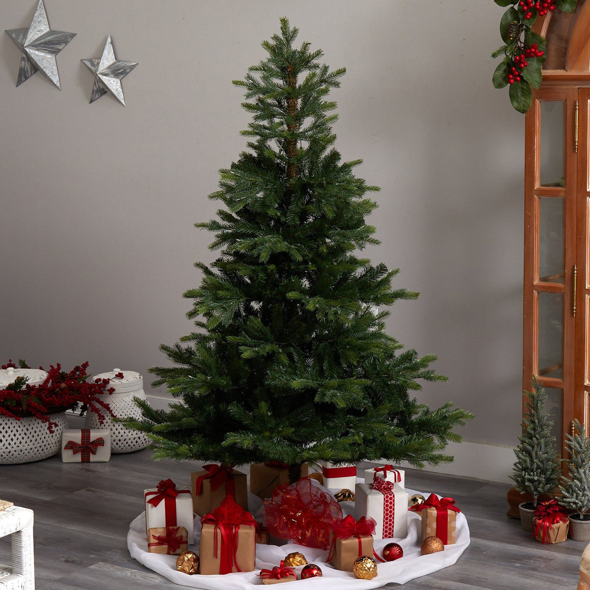 6' North Carolina Spruce Artificial Christmas Tree with 350 Clear Lights and 631 Bendable Branches